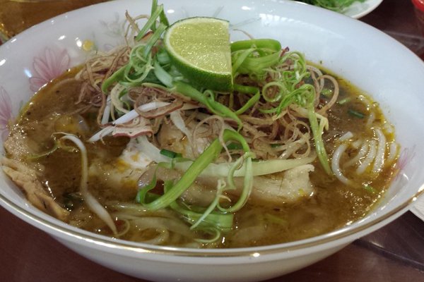 vietnamese-spicy-lemongrass-noodle-soup