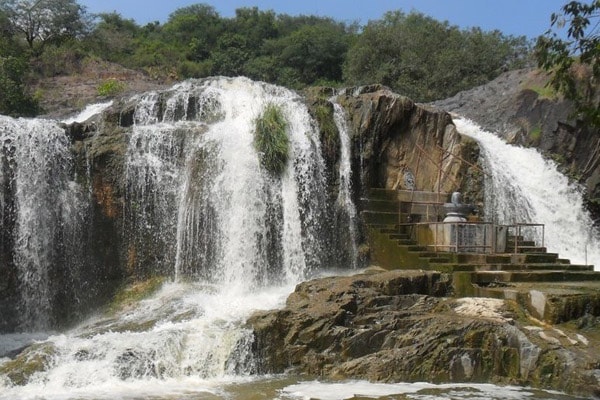 Dumukurallu Waterfalls